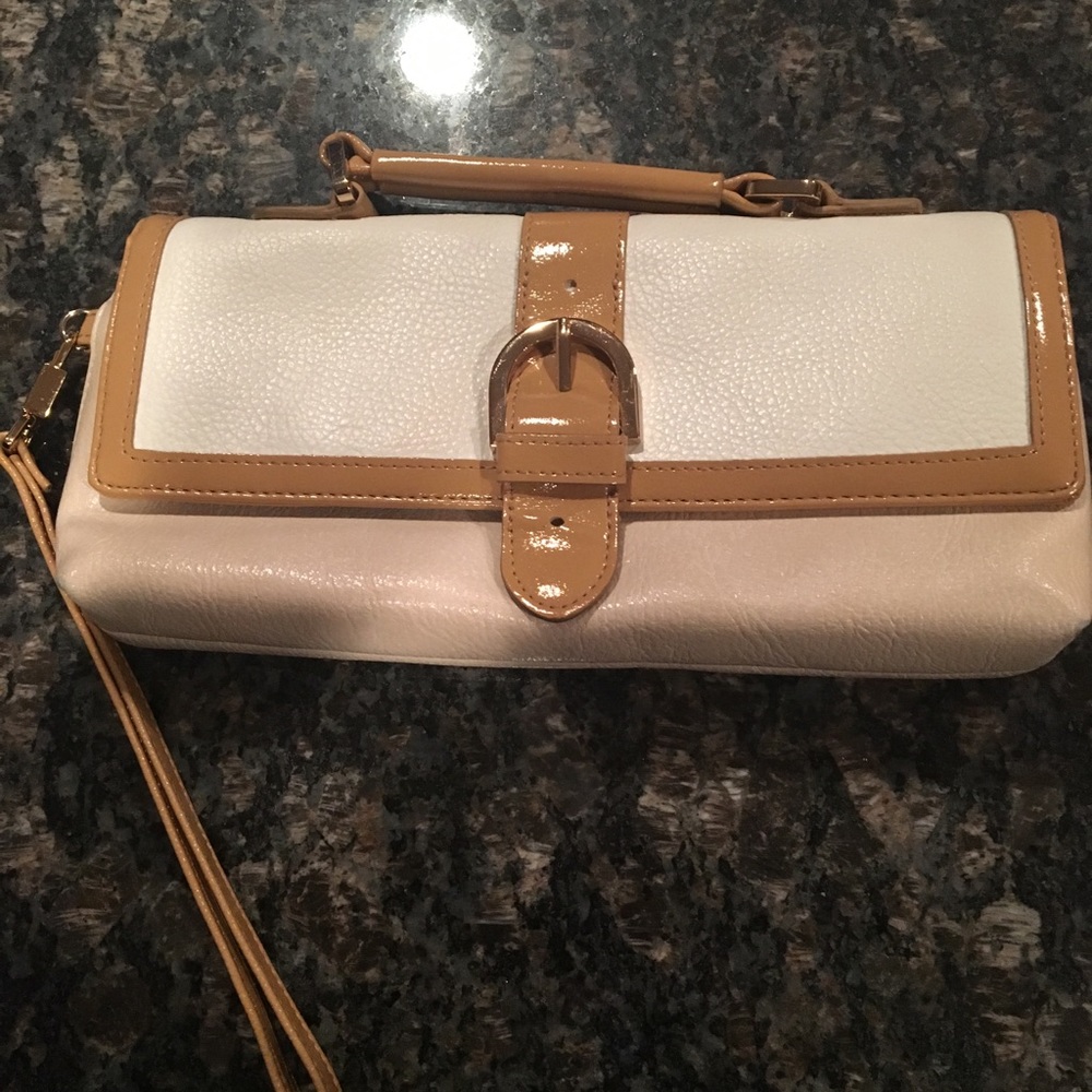 Liz Claiborne NY wristlet ...